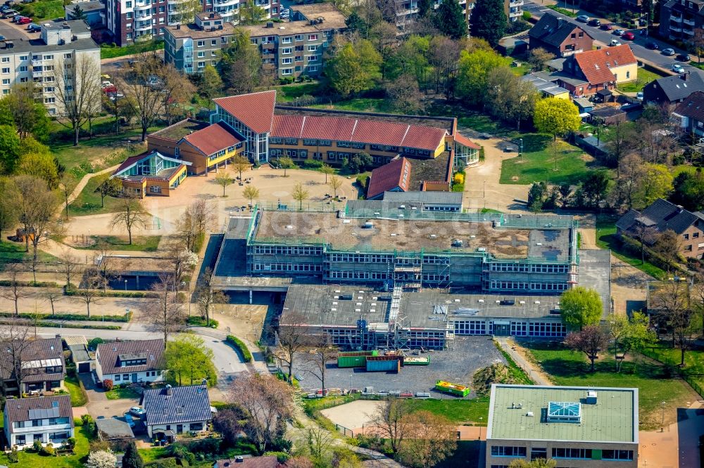 Luftaufnahme Voerde (Niederrhein) - Baustelle zur Sanierung und Umbau an der Comenius Gesamtschule der Stadt Voerde in Voerde (Niederrhein) im Bundesland Nordrhein-Westfalen, Deutschland