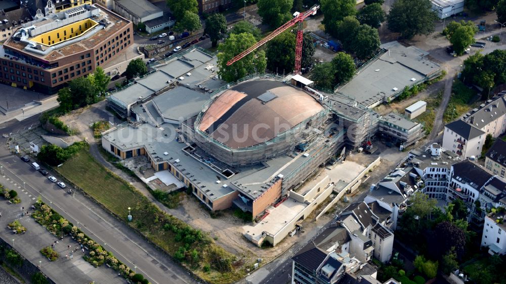 Luftaufnahme Bonn - Baustelle zur Sanierung der Veranstaltungshalle Beethovenhalle Bonn in Bonn im Bundesland Nordrhein-Westfalen, Deutschland