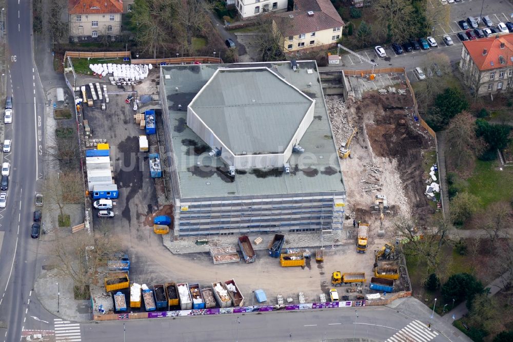 Göttingen aus der Vogelperspektive: Baustelle zur Sanierung der Veranstaltungshalle Stadthalle in Göttingen im Bundesland Niedersachsen, Deutschland