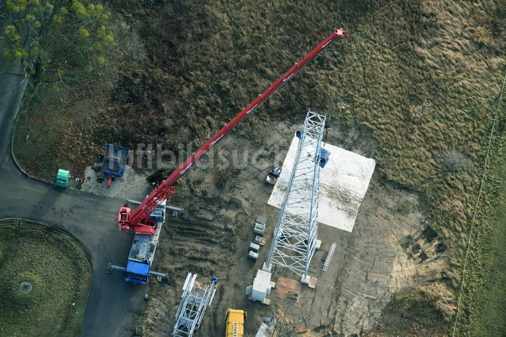 Luftbild Werneuchen - Baustelle zur Strommast- Montage in Werneuchen im Bundesland Brandenburg