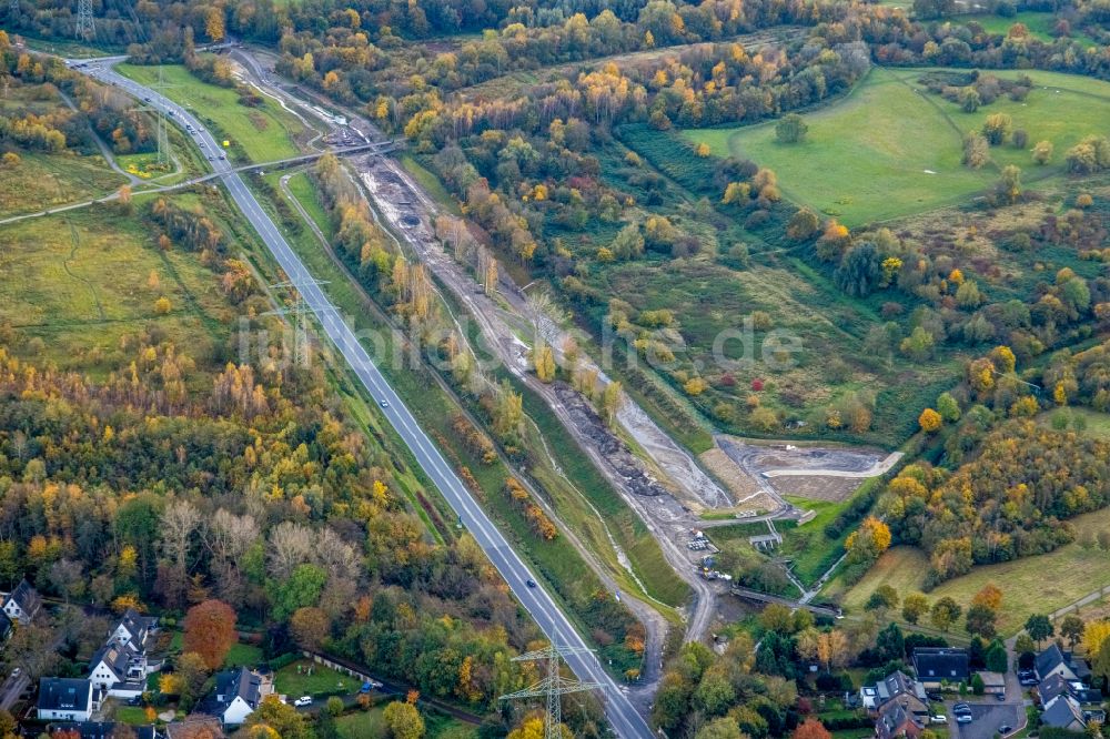 Gelsenkirchen von oben - Baustelle zur Verlegung von Leitungs- Rohren des Abwasserkanals am Leither Bach in Gelsenkirchen im Bundesland Nordrhein-Westfalen, Deutschland