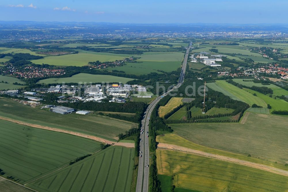 Luftaufnahme Klipphausen - Baustelle zur Verlegung von Leitungs- Rohren der EUGAL Trasse auf einem Feld bei Klipphausen im Bundesland Sachsen, Deutschland