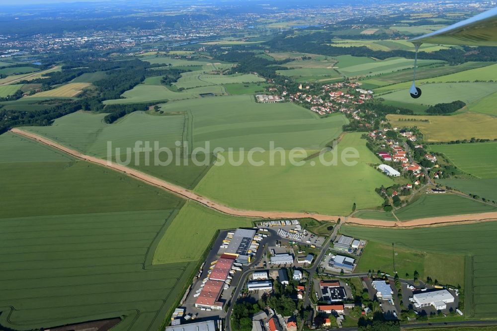 Luftaufnahme Röhrsdorf - Baustelle zur Verlegung von Leitungs- Rohren der EUGAL Trasse auf einem Feld bei Röhrsdorf im Bundesland Sachsen, Deutschland