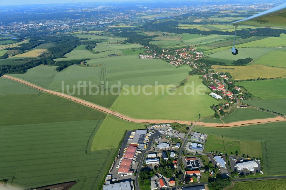 Röhrsdorf von oben - Baustelle zur Verlegung von Leitungs- Rohren der EUGAL Trasse auf einem Feld bei Röhrsdorf im Bundesland Sachsen, Deutschland