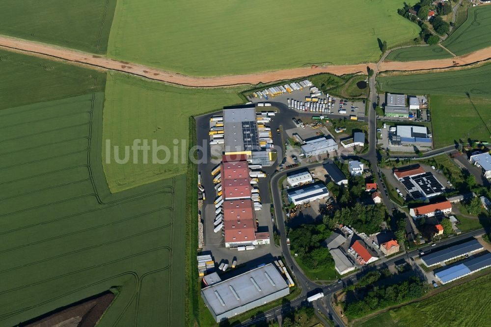 Luftaufnahme Röhrsdorf - Baustelle zur Verlegung von Leitungs- Rohren der EUGAL Trasse auf einem Feld bei Röhrsdorf im Bundesland Sachsen, Deutschland