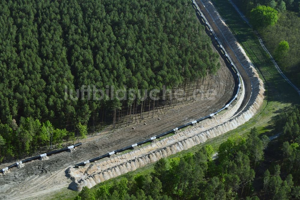 Teupitz aus der Vogelperspektive: Baustelle zur Verlegung von Leitungs- Rohren der EUGAL Trasse in einem Wald bei Teupitz im Bundesland Brandenburg, Deutschland