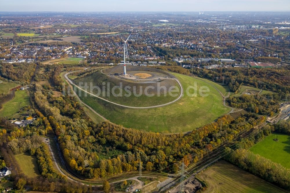 Luftaufnahme Gladbeck - Baustelle zur Windrad- Montage auf dem Abraum- Halden- Hügel der Mottbruchhalde in Gladbeck im Bundesland Nordrhein-Westfalen, Deutschland