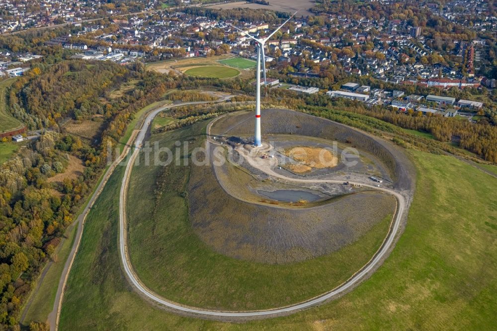 Gladbeck von oben - Baustelle zur Windrad- Montage auf dem Abraum- Halden- Hügel der Mottbruchhalde in Gladbeck im Bundesland Nordrhein-Westfalen, Deutschland