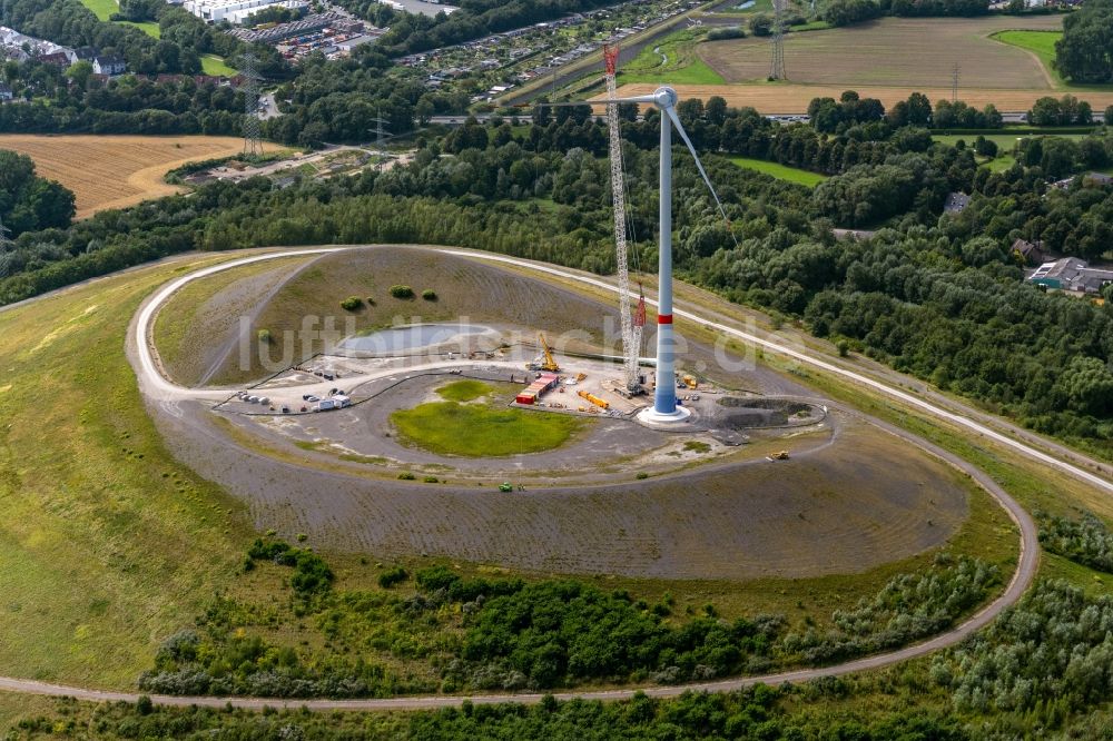 Gladbeck von oben - Baustelle zur Windrad- Montage auf dem Abraum- Halden- Hügel der Mottbruchhalde in Gladbeck im Bundesland Nordrhein-Westfalen, Deutschland