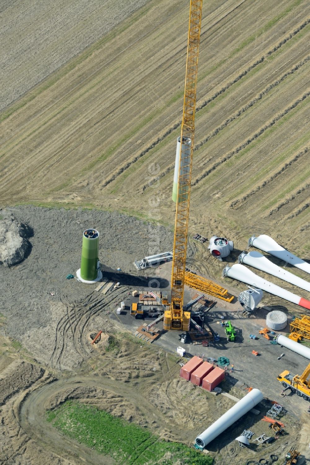 Diekhusen-Fahrstedt aus der Vogelperspektive: Baustelle zur Windrad- Montage in Diekhusen-Fahrstedt im Bundesland Schleswig-Holstein