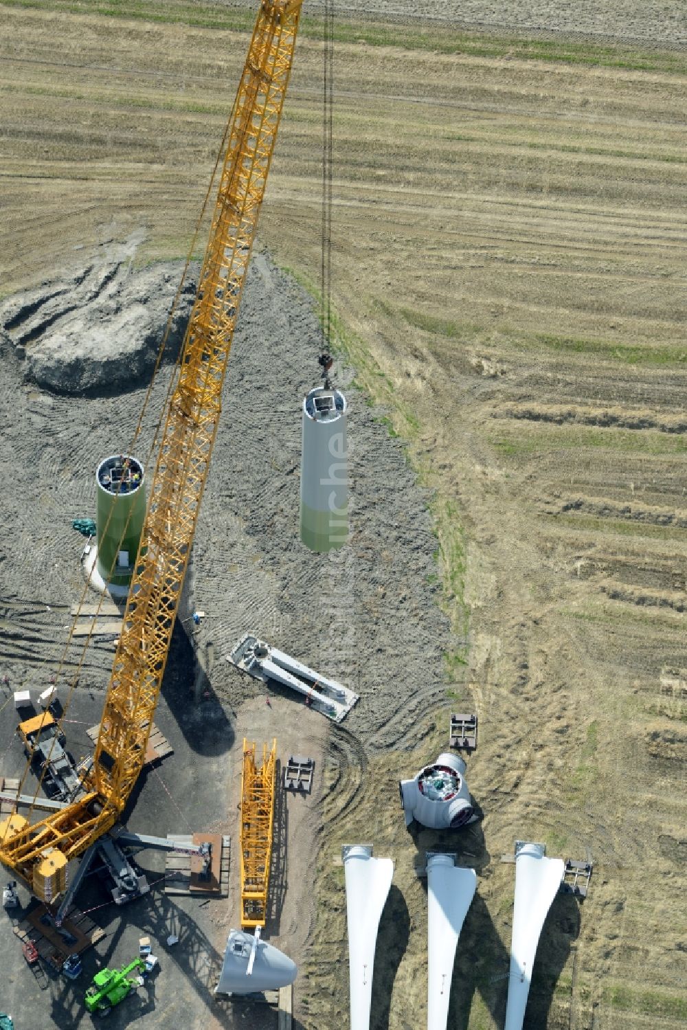 Luftaufnahme Diekhusen-Fahrstedt - Baustelle zur Windrad- Montage in Diekhusen-Fahrstedt im Bundesland Schleswig-Holstein