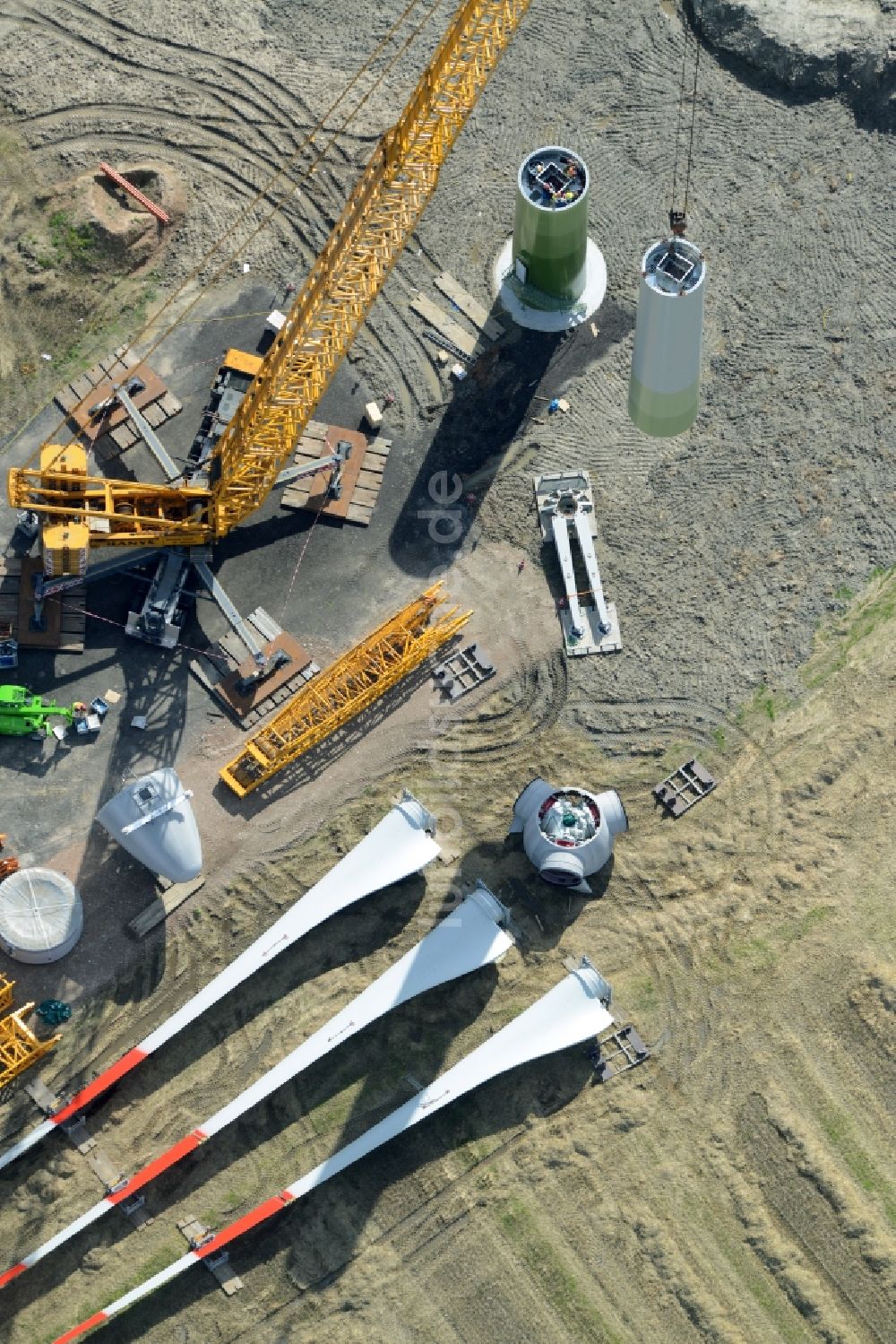 Diekhusen-Fahrstedt aus der Vogelperspektive: Baustelle zur Windrad- Montage in Diekhusen-Fahrstedt im Bundesland Schleswig-Holstein