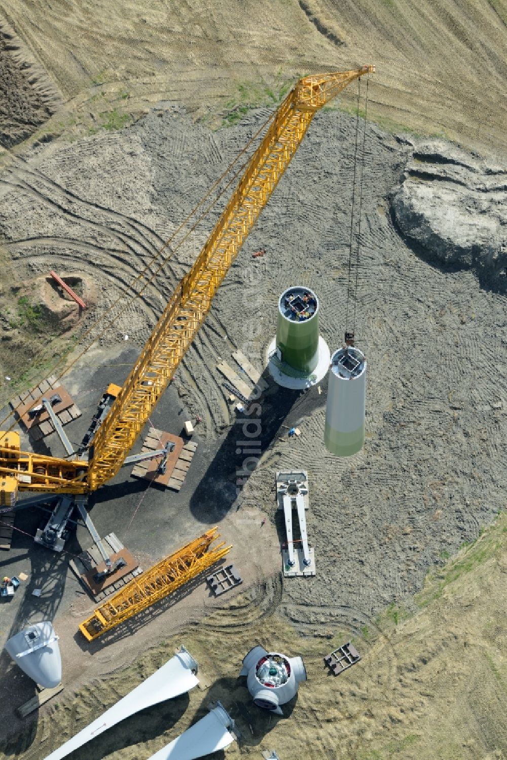 Luftbild Diekhusen-Fahrstedt - Baustelle zur Windrad- Montage in Diekhusen-Fahrstedt im Bundesland Schleswig-Holstein