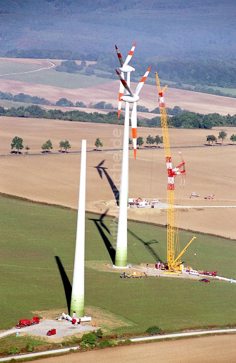 Luftaufnahme Dingelstädt - Baustelle zur Windrad- Montage in Dingelstädt im Bundesland Thüringen, Deutschland