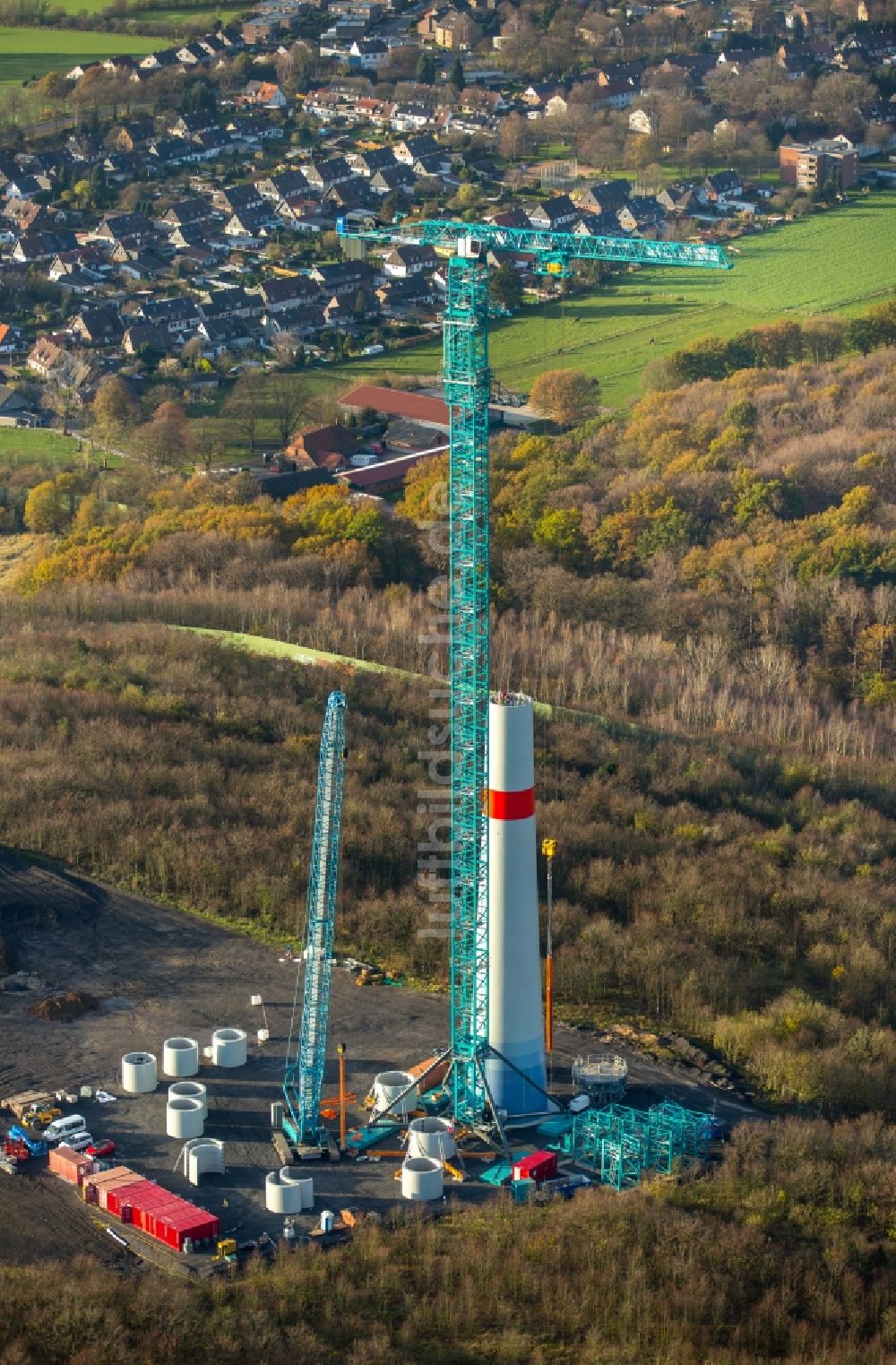 Dinslaken von oben - Baustelle zur Windrad- Montage in Dinslaken im Bundesland Nordrhein-Westfalen