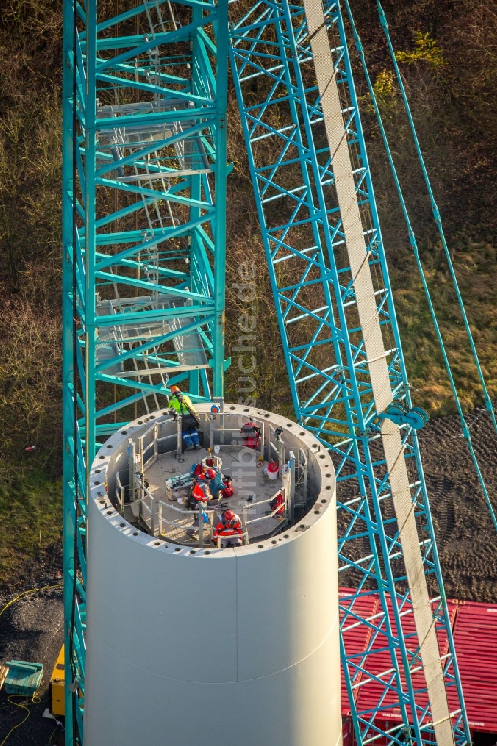 Luftaufnahme Dinslaken - Baustelle zur Windrad- Montage in Dinslaken im Bundesland Nordrhein-Westfalen