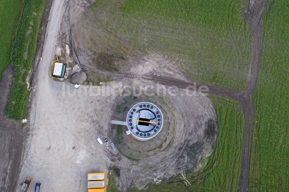 Bardowick aus der Vogelperspektive: Baustelle zur Windrad- Montage durch die Max Bögl Wind AG in Bardowick im Bundesland Niedersachsen, Deutschland