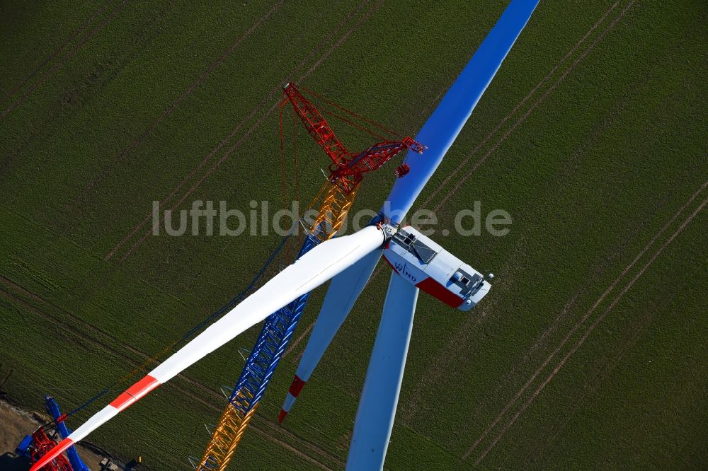 Großbrüchter von oben - Baustelle zur Windrad- Montage auf einem Feld in Großbrüchter im Bundesland Thüringen, Deutschland