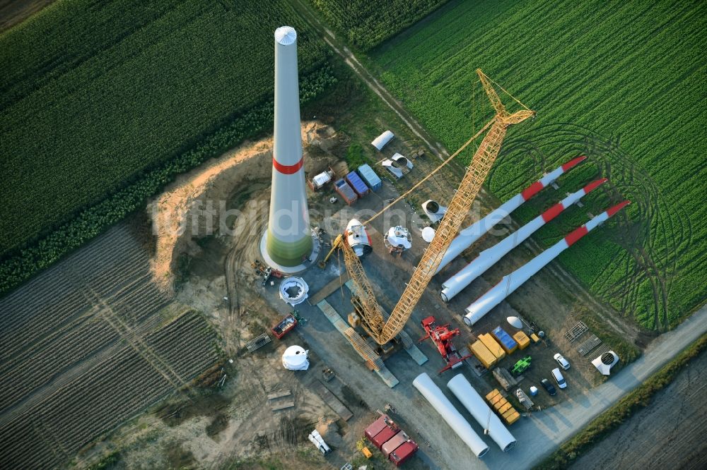 Deinste von oben - Baustelle zur Windrad- Montage der ENERCON GmbH in Deinste im Bundesland Niedersachsen