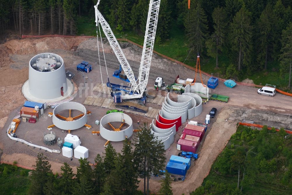 Gutsbezirk Kaufunger Wald aus der Vogelperspektive: Baustelle zur Windrad- Montage in Gutsbezirk Kaufunger Wald im Bundesland Hessen