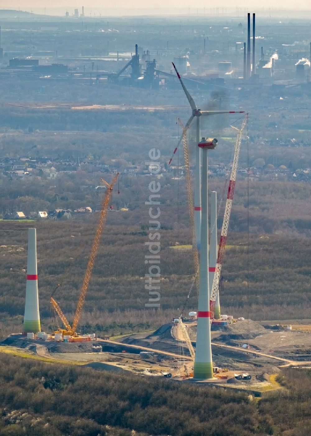 Luftaufnahme Hünxe - Baustelle zur Windrad- Montage in Hünxe im Bundesland Nordrhein-Westfalen, Deutschland