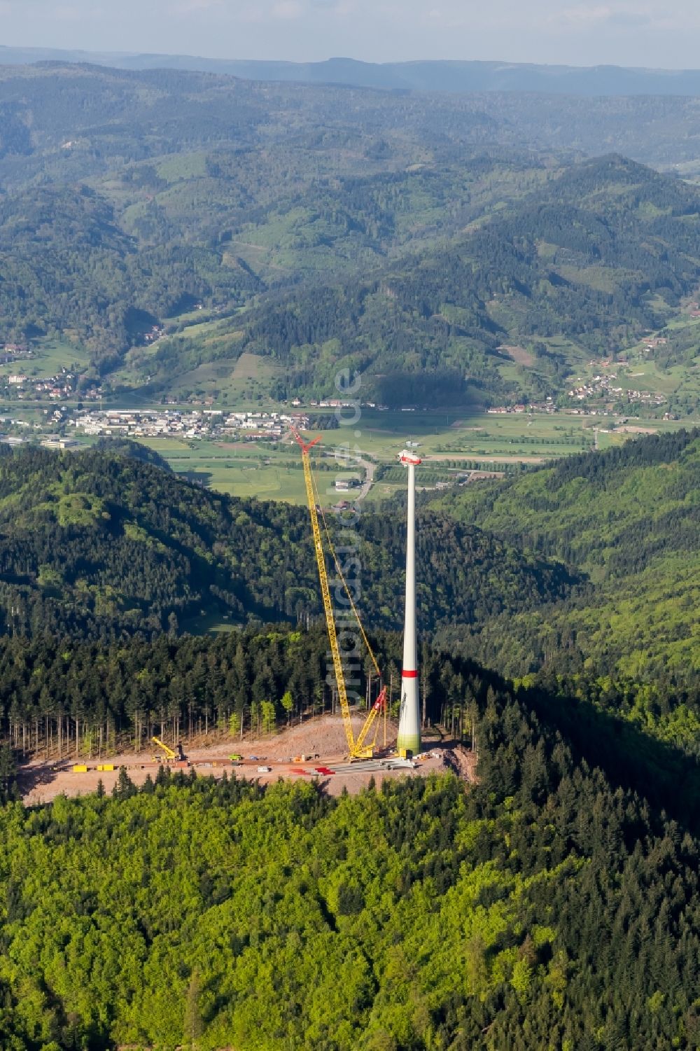 Hohberg von oben - Baustelle zur Windrad- Montage in Hohberg im Bundesland Baden-Württemberg