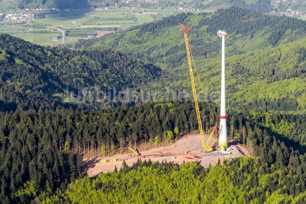 Hohberg aus der Vogelperspektive: Baustelle zur Windrad- Montage in Hohberg im Bundesland Baden-Württemberg