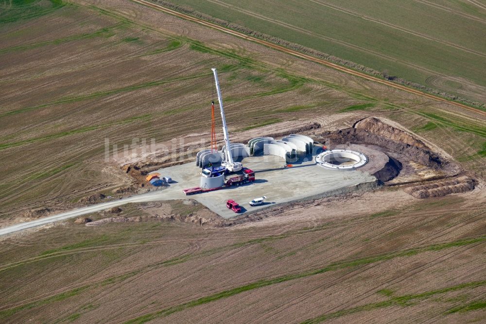 Rosdorf aus der Vogelperspektive: Baustelle zur Windrad- Montage in Rosdorf im Bundesland Niedersachsen, Deutschland