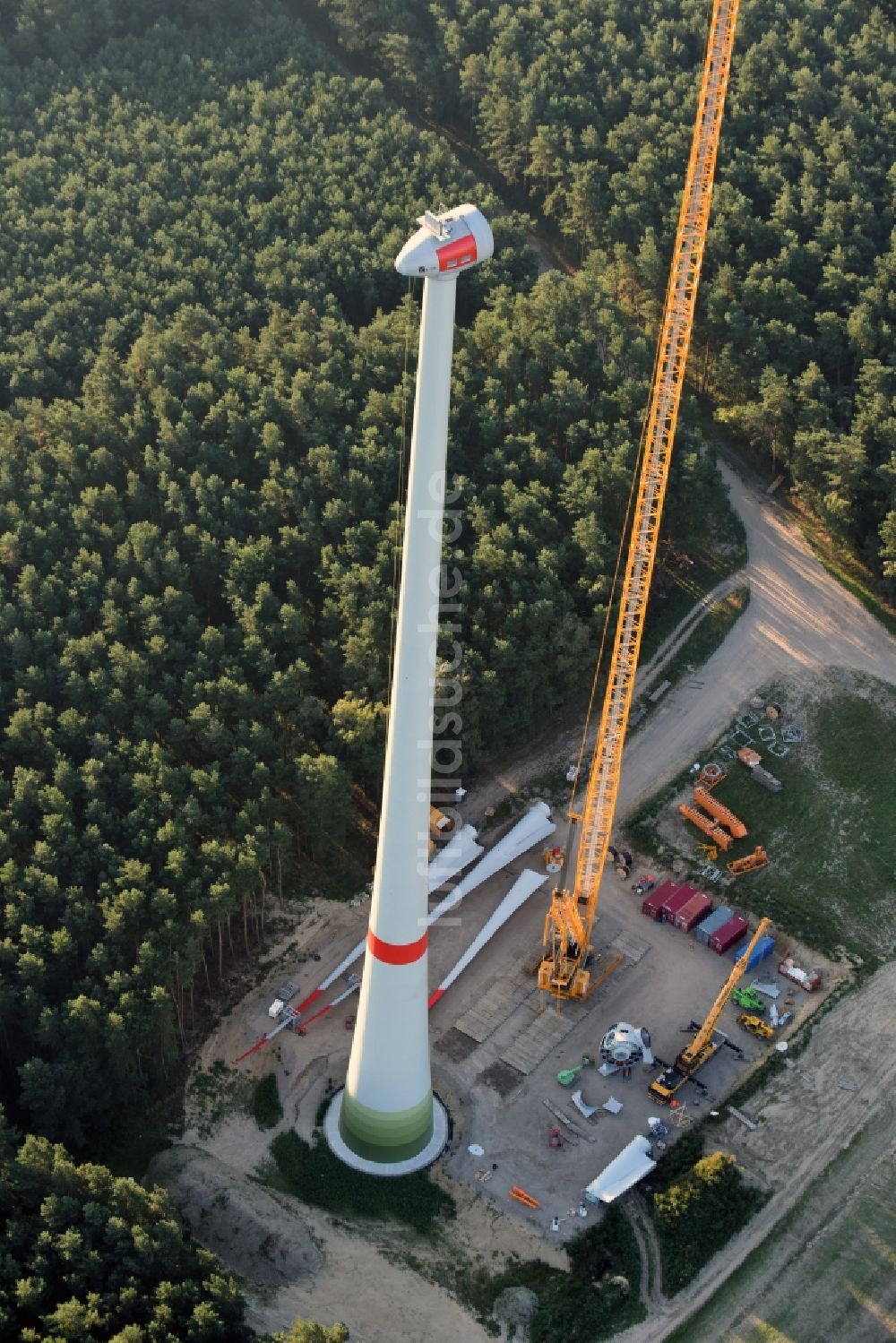 Luftaufnahme Schwabeck - Baustelle zur Windrad- Montage in Schwabeck im Bundesland Brandenburg