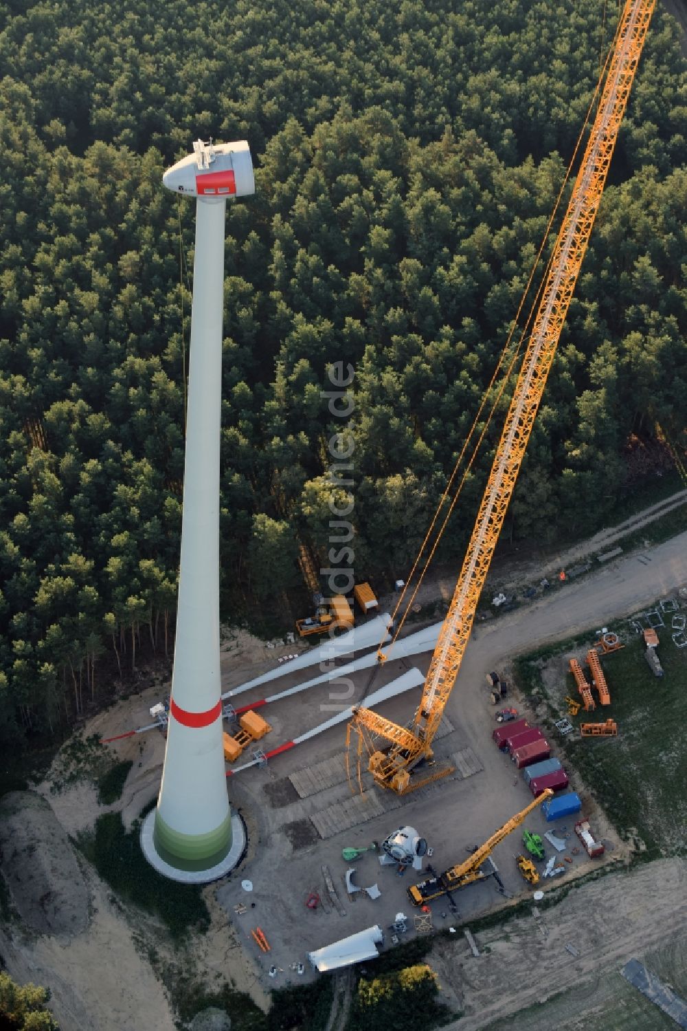 Schwabeck von oben - Baustelle zur Windrad- Montage in Schwabeck im Bundesland Brandenburg