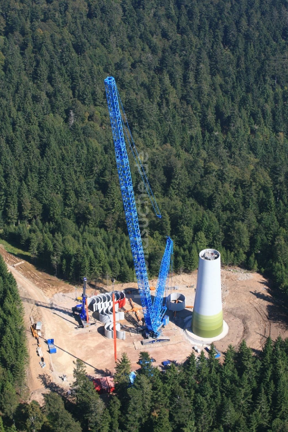 Gersbach aus der Vogelperspektive: Baustelle zur Windrad- Montage des Windkraftanlagenbauers Enercon GmbH bei Gersbach im Bundesland Baden-Württemberg