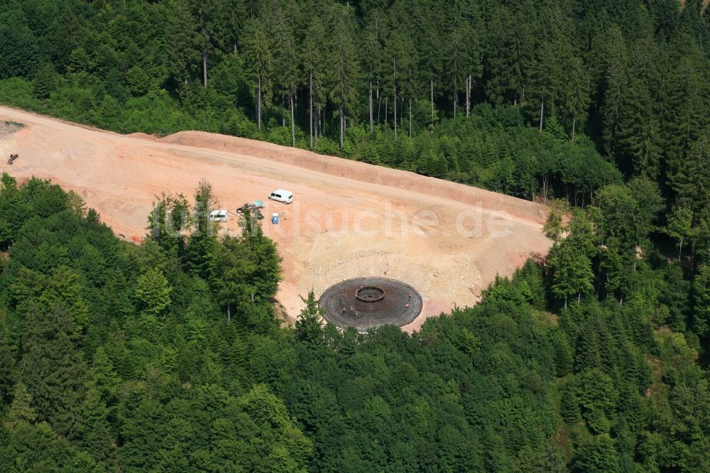 Hasel aus der Vogelperspektive: Baustelle zur Windrad- Montage im Windpark Hasel im Bundesland Baden-Württemberg, Deutschland