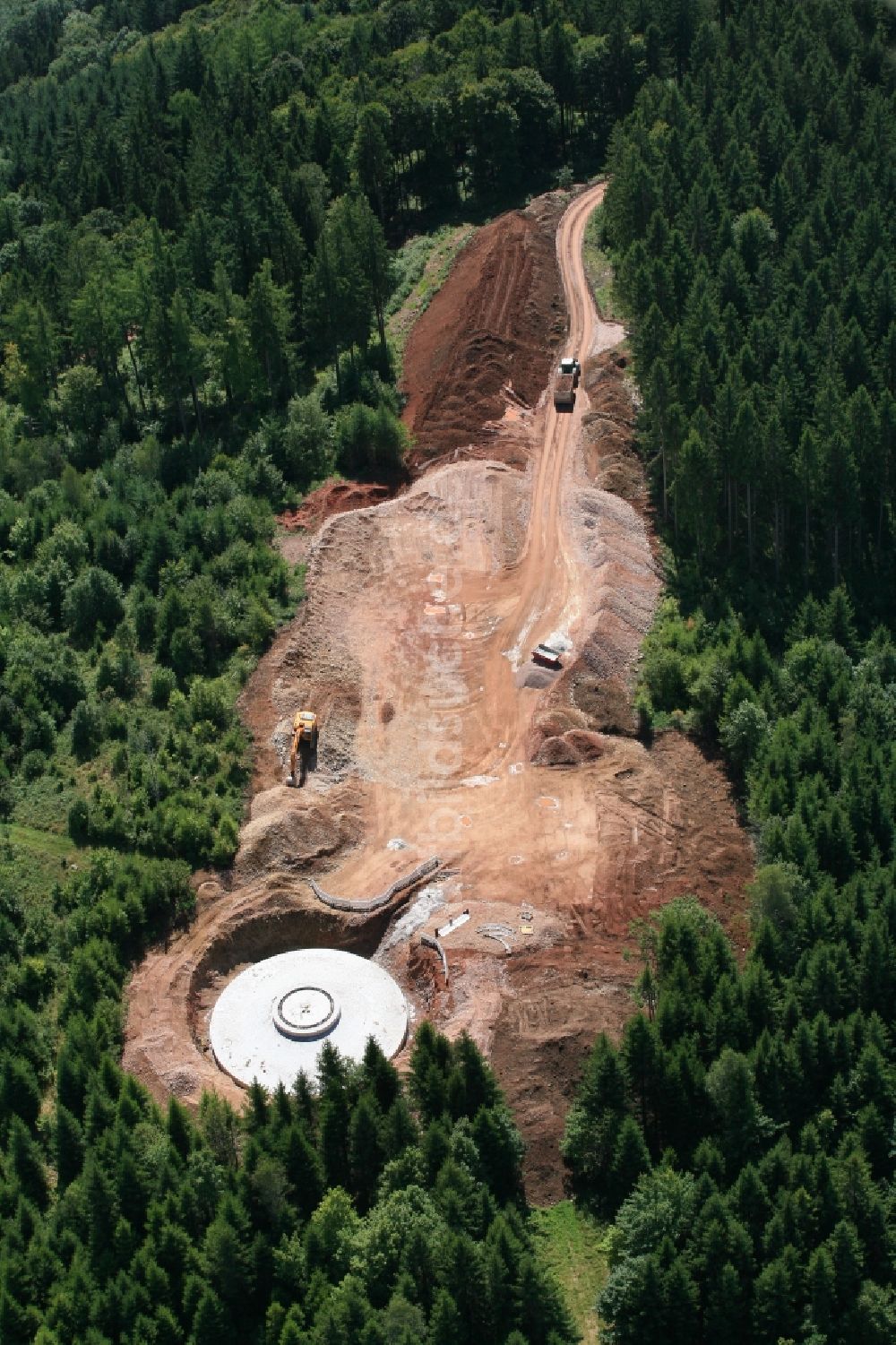 Hasel aus der Vogelperspektive: Baustelle zur Windrad- Montage im Windpark Hasel im Bundesland Baden-Württemberg, Deutschland