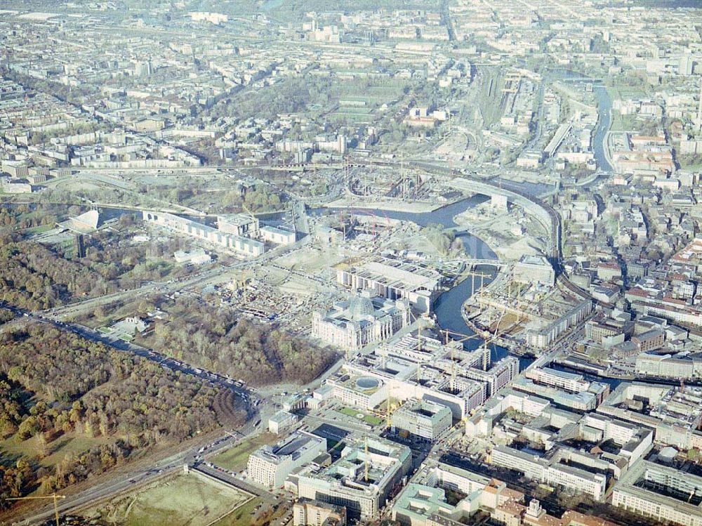 Luftaufnahme Berlin - Tiergarten - Baustellen am Berliner Reichstag / Spreebogen - Regierungsviertel in Berlin - Tiergarten.