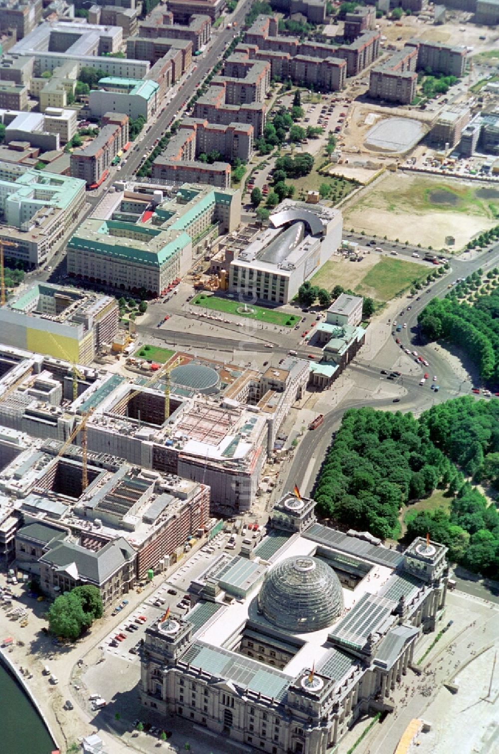 Luftbild Berlin Mitte - Baustellen der Bundesbauten am Marie-Elisabeth-Lüders-Haus im Berliner Regierungsviertel am Reichstag im Bundesland Berlin