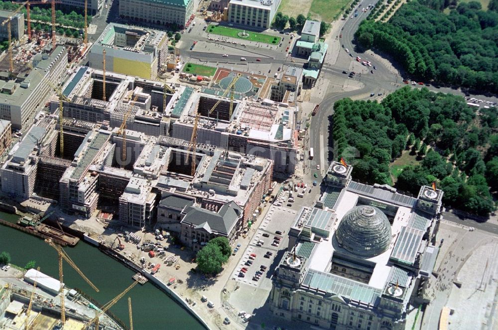 Luftaufnahme Berlin Mitte - Baustellen der Bundesbauten am Marie-Elisabeth-Lüders-Haus im Berliner Regierungsviertel am Reichstag im Bundesland Berlin