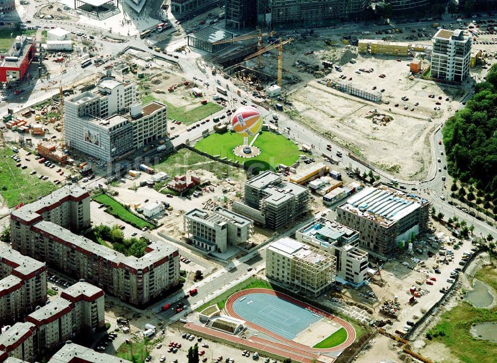 Berlin von oben - Baustellen auf dem ehem. Grenzstreifen am Potsdamer Platz in berlin - Mitte.