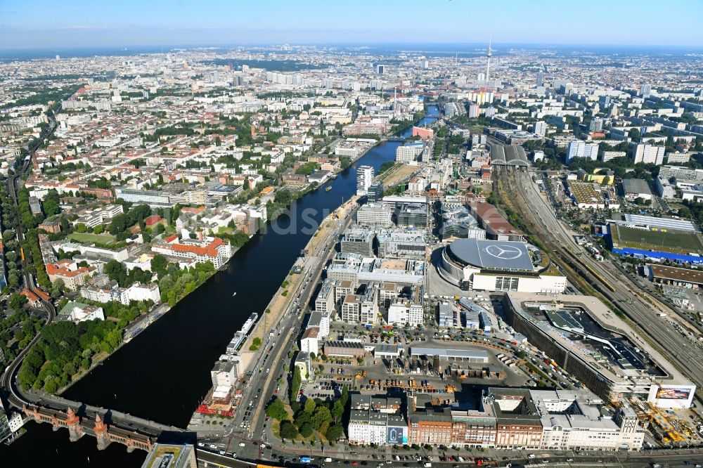 Luftaufnahme Berlin - Baustellen auf dem Entwicklungsgebiet Anschutz- Areal im Ortsteil Bezirk Friedrichshain in Berlin, Deutschland