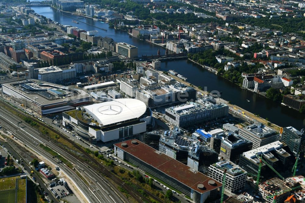 Luftaufnahme Berlin - Baustellen auf dem Entwicklungsgebiet Anschutz- Areal im Ortsteil Bezirk Friedrichshain in Berlin, Deutschland