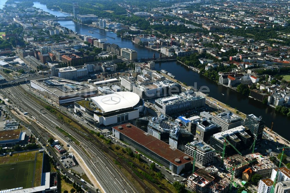 Berlin von oben - Baustellen auf dem Entwicklungsgebiet Anschutz- Areal im Ortsteil Bezirk Friedrichshain in Berlin, Deutschland