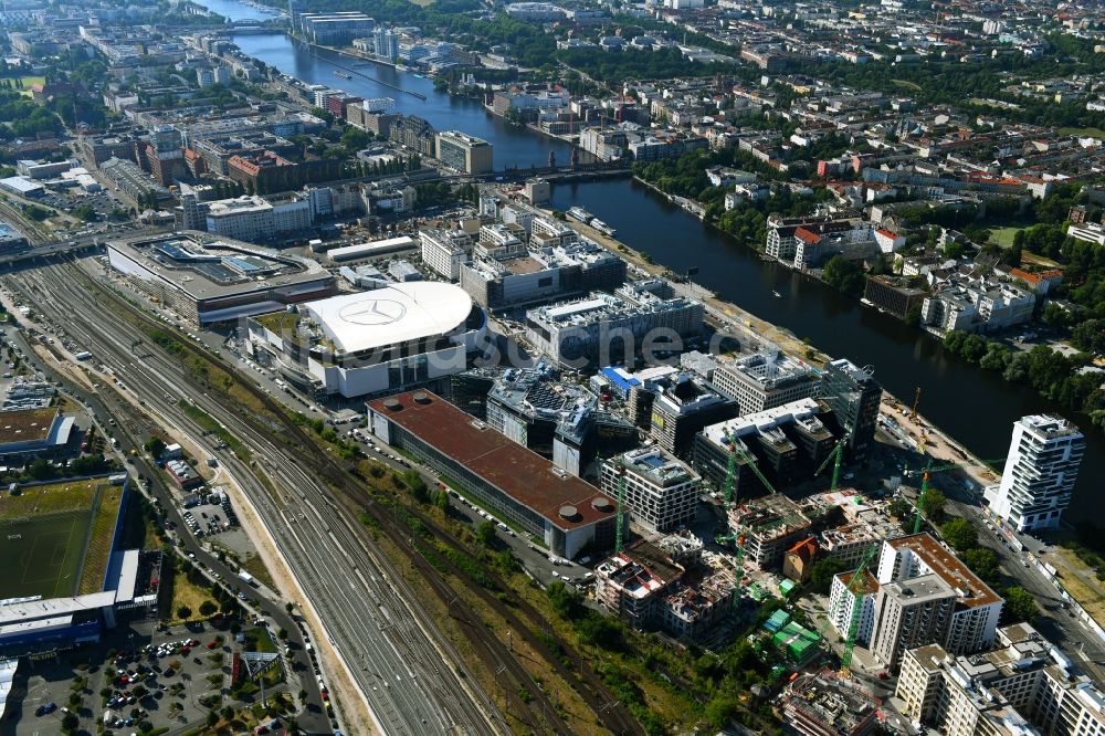 Berlin aus der Vogelperspektive: Baustellen auf dem Entwicklungsgebiet Anschutz- Areal im Ortsteil Bezirk Friedrichshain in Berlin, Deutschland