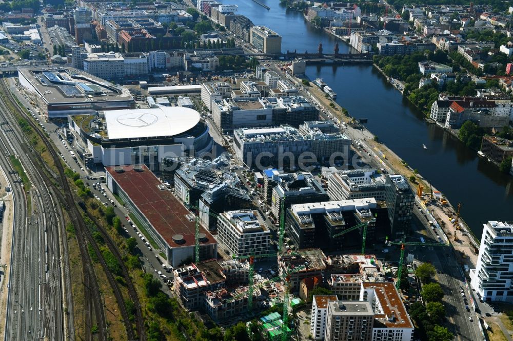 Luftaufnahme Berlin - Baustellen auf dem Entwicklungsgebiet Anschutz- Areal im Ortsteil Bezirk Friedrichshain in Berlin, Deutschland