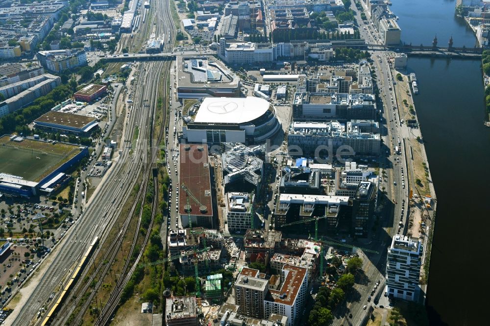 Luftaufnahme Berlin - Baustellen auf dem Entwicklungsgebiet Anschutz- Areal im Ortsteil Bezirk Friedrichshain in Berlin, Deutschland