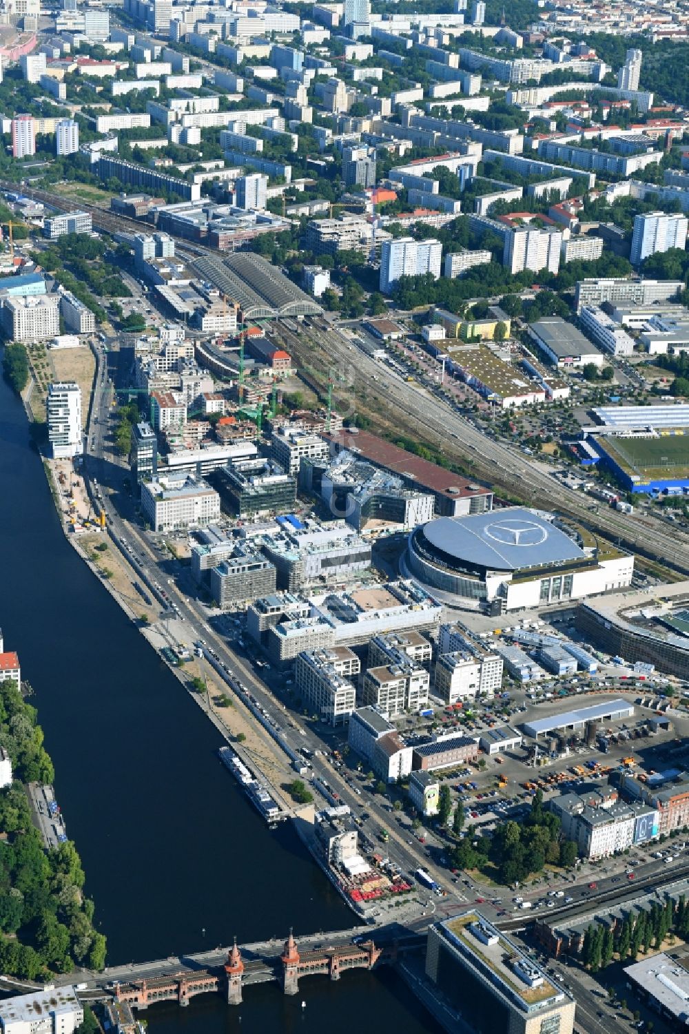 Berlin von oben - Baustellen auf dem Entwicklungsgebiet Anschutz- Areal im Ortsteil Bezirk Friedrichshain in Berlin, Deutschland