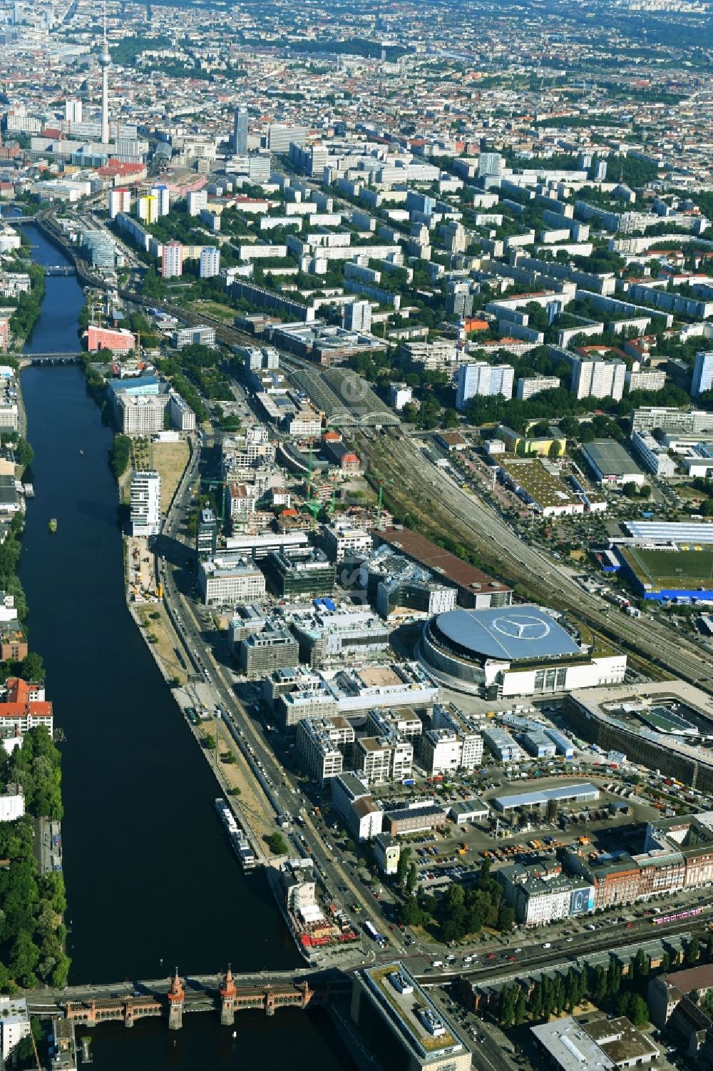 Berlin aus der Vogelperspektive: Baustellen auf dem Entwicklungsgebiet Anschutz- Areal im Ortsteil Bezirk Friedrichshain in Berlin, Deutschland