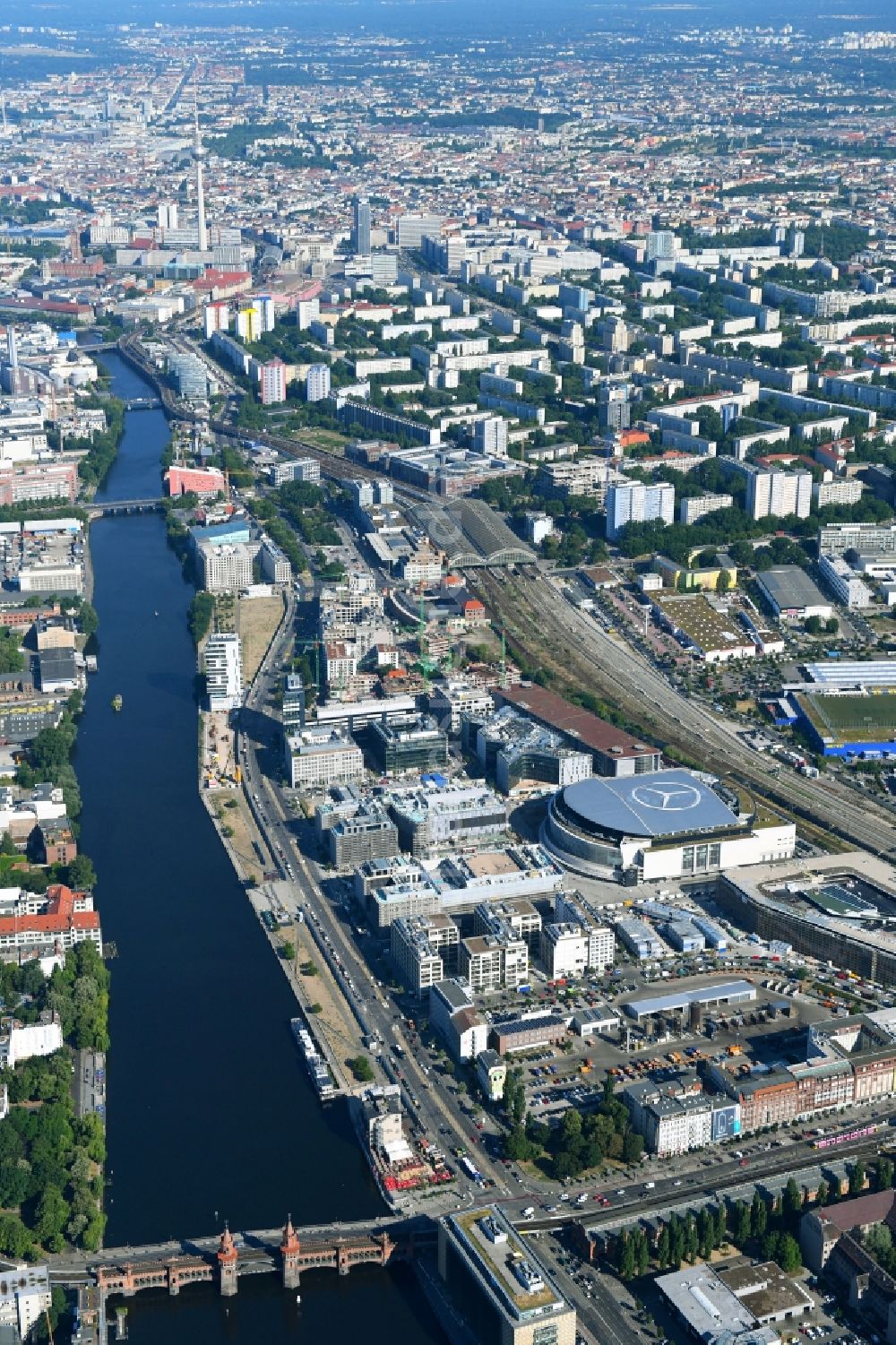 Luftbild Berlin - Baustellen auf dem Entwicklungsgebiet Anschutz- Areal im Ortsteil Bezirk Friedrichshain in Berlin, Deutschland