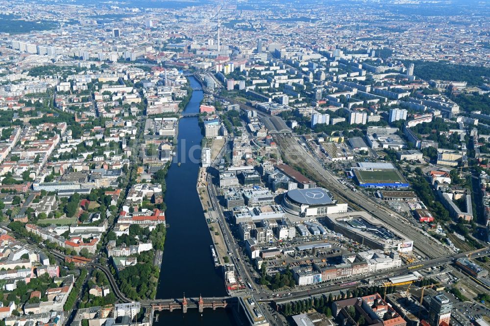 Luftaufnahme Berlin - Baustellen auf dem Entwicklungsgebiet Anschutz- Areal im Ortsteil Bezirk Friedrichshain in Berlin, Deutschland