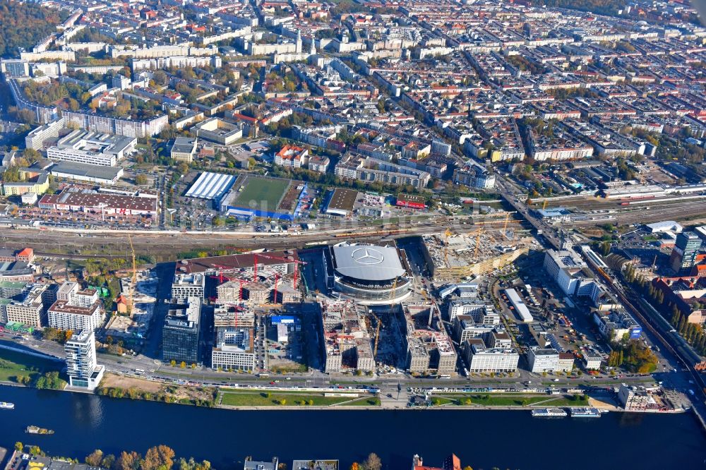 Berlin aus der Vogelperspektive: Baustellen auf dem Entwicklungsgebiet Anschutz- Areal im Ortsteil Bezirk Friedrichshain-Kreuzberg in Berlin, Deutschland