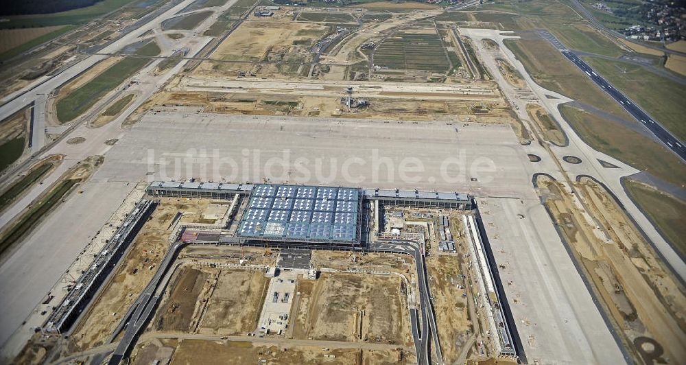 Schönefeld aus der Vogelperspektive: Baustellen am Flughafen Berlin-Schönefeld BBI