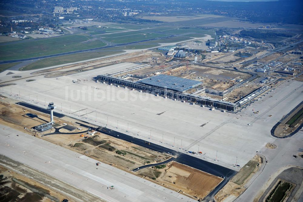 Luftbild Schönefeld bei Berlin - Baustellen am Flughafen Berlin - Schönefeld BBI